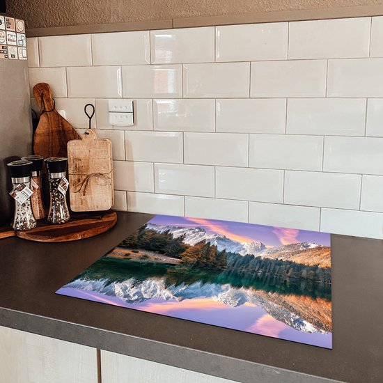 KitchenYeah® Inductie beschermer 60x52 cm - Bergen - Bos - Water - Lucht - Roze - Paars - Kookplaataccessoires - Afdekplaat voor kookplaat - Inductiebeschermer - Inductiemat - Inductieplaat mat