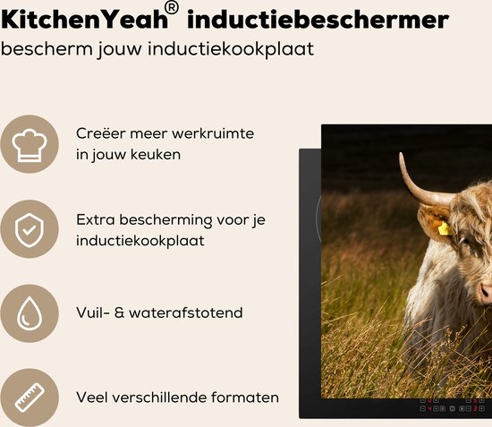 KitchenYeah® Inductie beschermer 71x52 cm - Schotse Hooglander - Licht - Gras - Dieren - Kookplaataccessoires - Afdekplaat voor kookplaat - Inductiebeschermer - Inductiemat - Inductieplaat mat