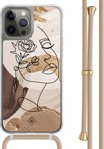 Casimoda® hoesje met beige koord - Geschikt voor iPhone 12 Pro - Abstract Gezicht Bruin - Afneembaar koord - TPU/polycarbonaat - Bruin/beige