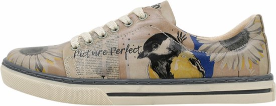 Basket basse beige avec une mésange, des tournesols et le texte 'Picture Perfect'.