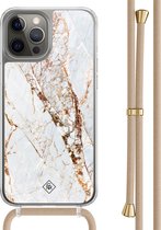 Casimoda® hoesje met beige koord - Geschikt voor iPhone 12 Pro - Marmer Goud - Afneembaar koord - TPU/polycarbonaat - Bruin/beige