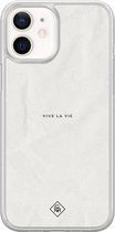 Casimoda® hoesje - Geschikt voor iPhone 12 Mini - Vive La Vie - 2-in-1 case - Schokbestendig - Tekst - Verhoogde randen - Grijs, Transparant