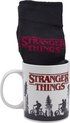 Stranger Things - Logo Mug et Chaussettes