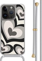 Casimoda® hoesje met grijs koord - Geschikt voor iPhone 13 Pro - Hart Swirl Zwart - Afneembaar koord - TPU/polycarbonaat - Zwart