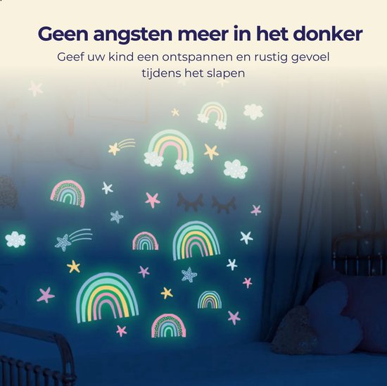 Glow in the dark muurstickers van sterren, regenbogen en wolken verlichten de slaapkamer.