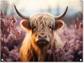 Tuinposter 80x60 cm - Tuindecoratie Schotse hooglander - Dieren portret - Bloemen - Dier - Poster voor in de tuin - Buiten decoratie - Schutting tuinschilderij - Tuindoek muurdecoratie - Wanddecoratie balkondoek