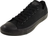 Converse all star low canvas black in de kleur zwart.