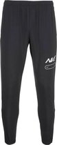 Nike m nk essn woven pant gx fl in de kleur zwart.