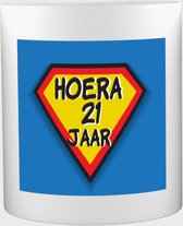 Akyol - Hoera 21 jaar Mok met opdruk - verjaardag cadeau - Jarige - leuk kado om te geven - 350 ML inhoud