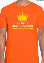 JE BENT ZELF DRONKEN herenshirt - Koningsdag - Oranje met wit - Maat M - Korte mouwen - Ronde hals - Normale pasvorm - 27 april 2023 - Original Kwoots - Lang leve de Koning - Verja