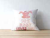 Paas Kussen Some bunny loves you | Paas cadeau | Pasen | Paasdecoratie | Pasen Decoratie | Grappige Cadeaus | Geschenk | Sierkussen