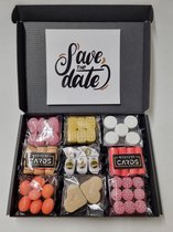 Oud Hollands Snoep Pakket | Box met 9 verschillende populaire ouderwets lekkere snoepsoorten en Mystery Card 'Save the Date' met geheime boodschap | Verrassingsbox | Snoepbox