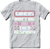 Gamers don't die pixel T-shirt | Gaming kleding | Grappig game verjaardag cadeau shirt Heren – Dames – Unisex | - Licht Grijs - Gemaleerd - XL