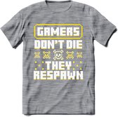 Gamers don't die pixel T-shirt | Geel | Gaming kleding | Grappig game verjaardag cadeau shirt Heren – Dames – Unisex | - Donker Grijs - Gemaleerd - M
