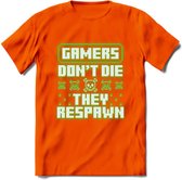 Gamers don't die pixel T-shirt | Neon Groen | Gaming kleding | Grappig game verjaardag cadeau shirt Heren – Dames – Unisex | - Oranje - M