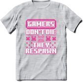 Gamers don't die pixel T-shirt | Neon Roze | Gaming kleding | Grappig game verjaardag cadeau shirt Heren – Dames – Unisex | - Licht Grijs - Gemaleerd - XL