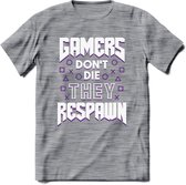 Gamers don't die T-shirt | Paars | Gaming kleding | Grappig game verjaardag cadeau shirt Heren – Dames – Unisex | - Donker Grijs - Gemaleerd - XL