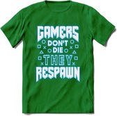 Gamers don't die T-shirt | Neon Blauw | Gaming kleding | Grappig game verjaardag cadeau shirt Heren – Dames – Unisex | - Donker Groen - S