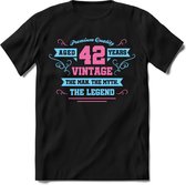 42 Jaar Legend - Feest kado T-Shirt Heren / Dames - Licht Blauw / Licht Roze - Perfect Verjaardag Cadeau Shirt - grappige Spreuken, Zinnen en Teksten. Maat M