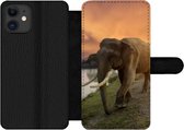 Bookcase Geschikt voor iPhone 11 telefoonhoesje - Olifant - Water - Dieren - Zonsondergang - Natuur - Met vakjes - Wallet case met magneetsluiting