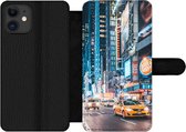 Bookcase Geschikt voor iPhone 11 telefoonhoesje - New York in de nacht - Met vakjes - Wallet case met magneetsluiting
