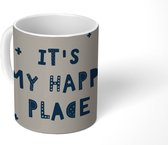 Mok - Koffiemok - Quotes - It's my happy place - Kinderen - Spreuken - Kids - Baby - Jongens - Meiden - Mokken - 350 ML - Beker - Koffiemokken - Theemok - Mok met tekst