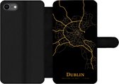 Bookcase Geschikt voor iPhone 7 telefoonhoesje - Dublin - Kaart - Goud - Met vakjes - Wallet case met magneetsluiting