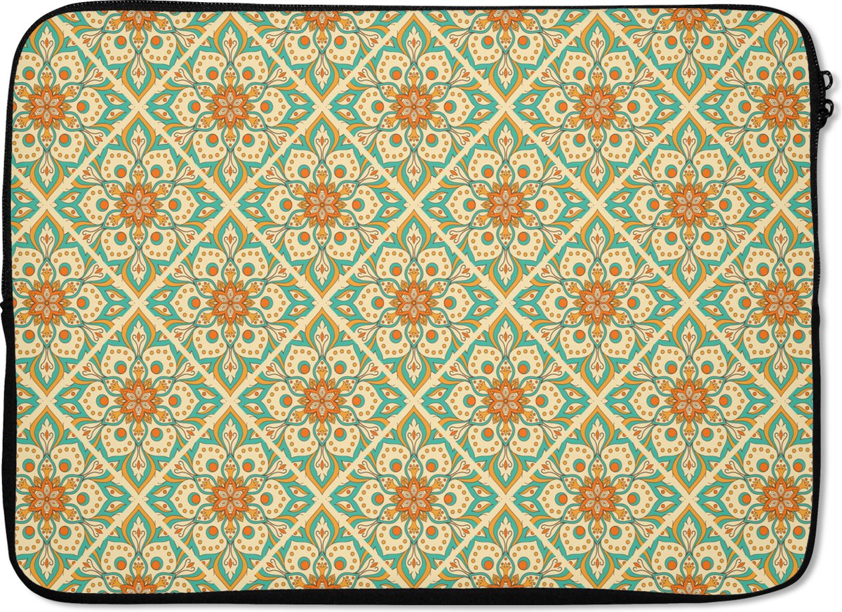 Laptophoes 14 inch - Vintage - Bohemian - Patronen - Mandala - Laptop sleeve - Binnenmaat 33x23 cm - Zwarte achterkant