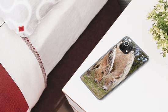 Coque Xiaomi 11T - Deux chevaux du fjord broutant dans un champ d'herbe - Coque en Siliconen pour téléphone