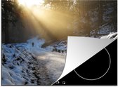 KitchenYeah® Inductie beschermer 75x52 cm - De zon breekt door de bossen in het Engelse Nationaal park Northumberland - Kookplaataccessoires - Afdekplaat voor kookplaat - Inductiebeschermer - Inductiemat - Inductieplaat mat