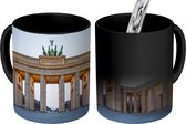 Magische Mok - Foto op Warmte Mok - De Duitse Brandeburger Tor in de vroege ochtend - 350 ML - Uitdeelcadeautjes