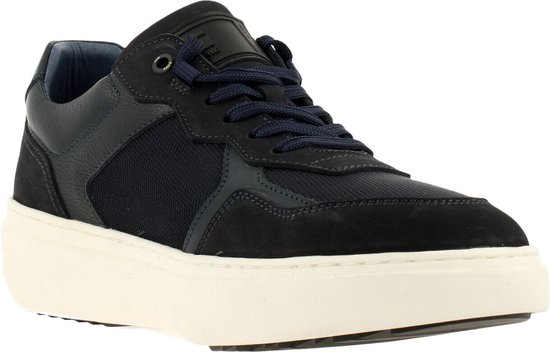 Blauwe G-Star Raw sneaker in een schuin zij-aanzicht, met crèmekleurige dikke zool.