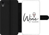 Bookcase Geschikt voor iPhone XR telefoonhoesje - Wine o 'clock - Spreuken - Quotes - Wijn - Met vakjes - Wallet case met magneetsluiting
