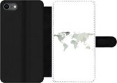 Bookcase Geschikt voor iPhone 7 telefoonhoesje - Wereldkaart - Groen - Grijs - Met vakjes - Wallet case met magneetsluiting