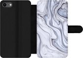 Bookcase Geschikt voor iPhone 7 telefoonhoesje - Marmer print - Wit - Zwart - Met vakjes - Wallet case met magneetsluiting