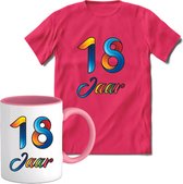 18 Jaar Vrolijke Verjaadag T-shirt met mok giftset Roze | Verjaardag cadeau pakket set | Grappig feest shirt Heren – Dames – Unisex kleding | Koffie en thee mok | Maat XL