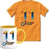 11 Jaar Vrolijke Verjaadag T-shirt met mok giftset Geel | Verjaardag cadeau pakket set | Grappig feest shirt Heren – Dames – Unisex kleding | Koffie en thee mok | Maat XXL