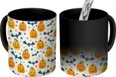 Magische Mok - Foto op Warmte Mokken - Koffiemok - Pompoen - Sterren - Vleermuis - Halloween - Patroon - Magic Mok - Beker - 350 ML - Theemok