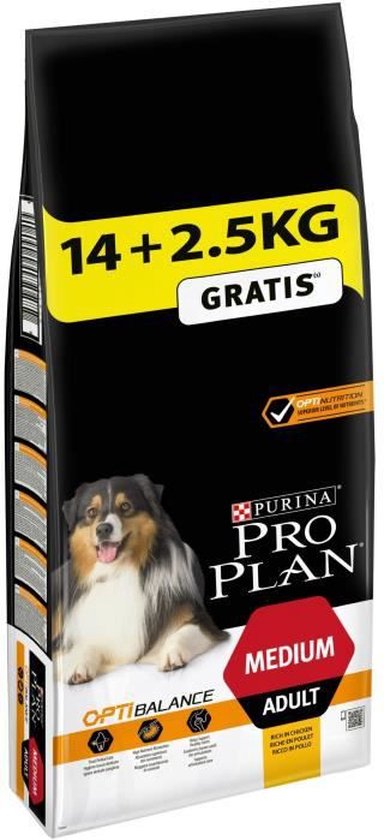 Purina Pro Plan Medium Adult hondenvoer met kip, 14+2.5KG GRTIS. Australische herder ligt naast de zak.