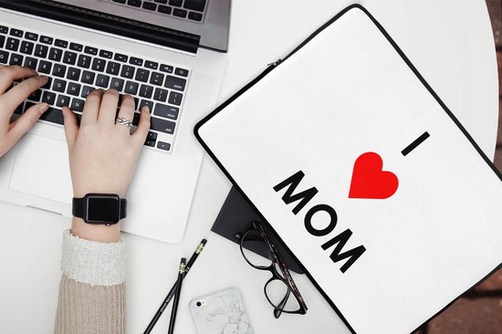 Laptophoes 14 inch - I love mom - Quotes - Mama - Spreuken - Laptop sleeve - Binnenmaat 33x23 cm - Zwarte achterkant