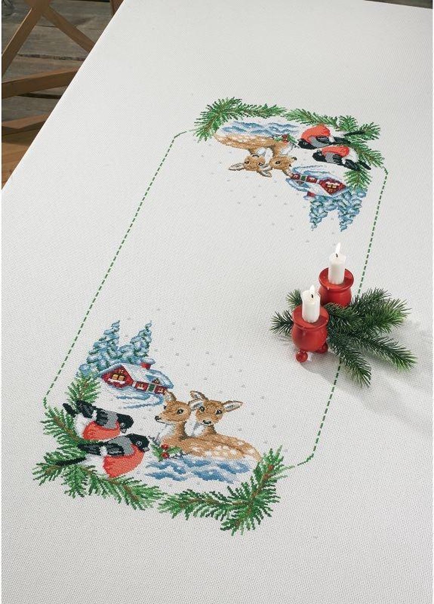 Tafelkleed Kerst Hertjes en vogeltjes borduurpakket - Permin