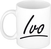 Ivo naam cadeau mok / beker met sierlijke letters - Cadeau collega/ vaderdag/ verjaardag of persoonlijke voornaam mok werknemers