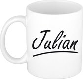 Julian naam cadeau mok / beker met sierlijke letters - Cadeau collega/ vaderdag/ verjaardag of persoonlijke voornaam mok werknemers