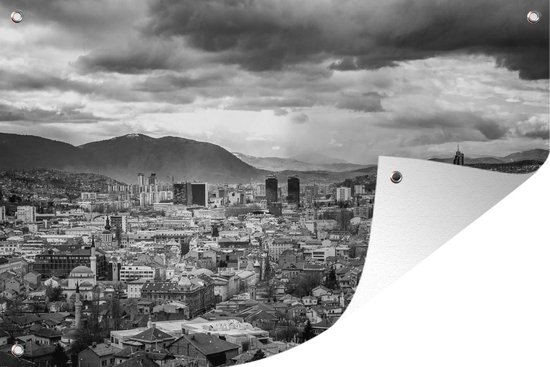 Muurdecoratie Wolkendek boven Sarajevo Bosnië en Herzegovina - zwart wit - 180x120 cm - Tuinposter - Tuindoek - Buitenposter