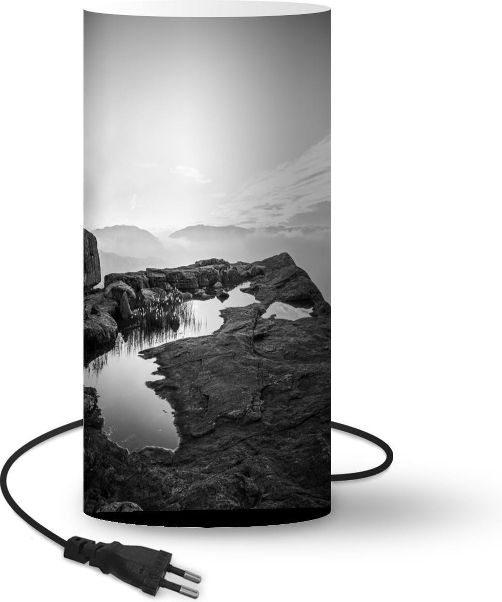 Lamp - Nachtlampje - Tafellamp slaapkamer - Natuurfoto zwart-wit - 54 cm hoog - Ø24.8 cm - Inclusief LED lamp