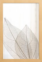 JUNIQE - Poster in houten lijst Skeleton Leaves -20x30 /Ivoor