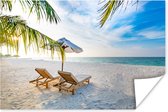 Strandstoelen en een parasol op een tropisch strand Poster 180x120 cm - Foto print op Poster (wanddecoratie woonkamer / slaapkamer) / Landschappen Poster / Zee en Strand XXL / Groot formaat!