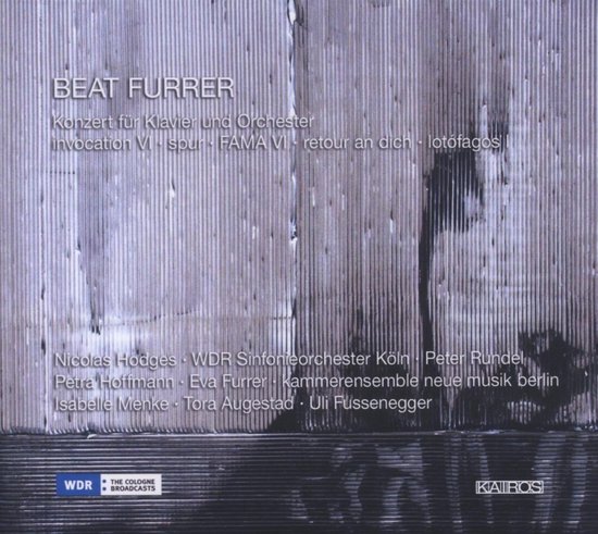 CD-hoes met de titel BEAT FURRER, concerten en namen van artiesten. Gedrukt met witte tekst op een grijze, gestructureerde achtergrond.