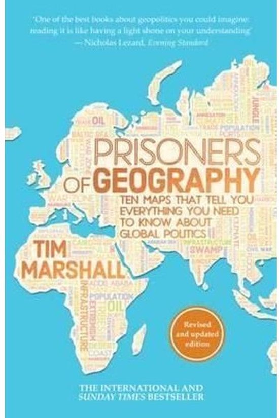Boekomslag met wereldkaart samengesteld uit woorden. Titel 'Prisoners of Geography' van Tim Marshall. Blauwe achtergrond.