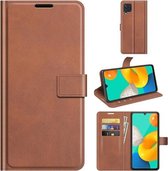 Retro Kalf Patroon Gesp Kaart Portemonnee Links en Rechts Flip Telefoon Holster met Beugel Functie Voor Samsung Galaxy M32 (Lichtbruin)